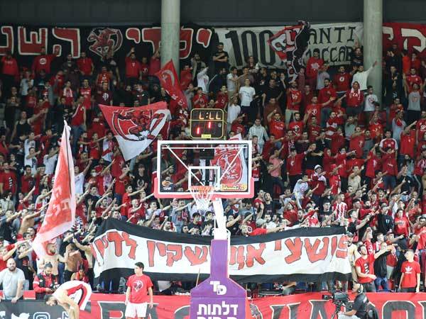 הם בטירוף. אוהדי הפועל (דני מרון)