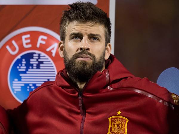 פיקה. למזלו, אין מילים בהמנון הספרדי (Getty)