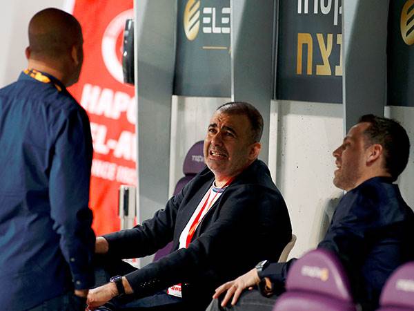 ההנהלה נופלת לבורות(אלן שיבר)