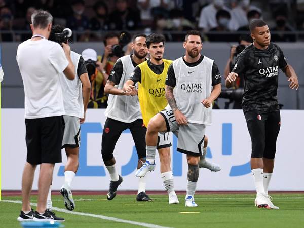 נראה אם תזהו מי מהארבעה הוא הרכש החדש של פ.ס.ז'? (Masashi Hara/Getty Images)