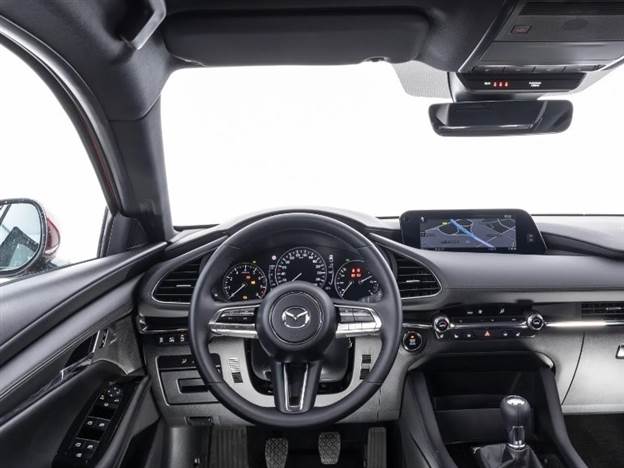 מאזדה 3. בלי שטיקים אבל עם קצת מסורבלות