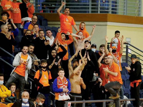 אוהדי ראשל"צ רוצים לחזור לליגת העל (צילום: אלן שיבר)