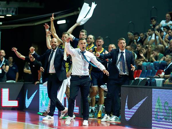 חגגו לנבחרת על הראש (אלן שיבר)