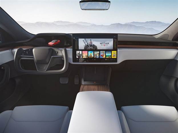 סביבת הנהיגה זהה בשני הדגמים