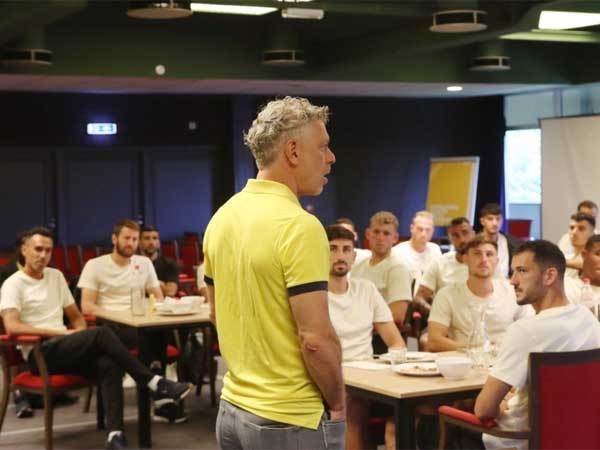 הכל עובר דרכו. גולדהאר (האתר הרשמי של מכבי ת"א)