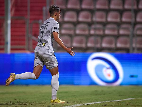 פנדל נוסף שקיבלו האורחים הפך לרביעי (מאור אלקסלסי)