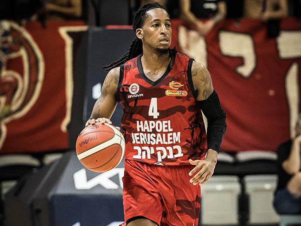 "קל יותר עם שני מוליכי כדור" (עודד קרני)