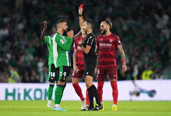 בורחה איגלסיאס סופג כרטיס אדום (Photo by Angel Martinez/Getty Images)