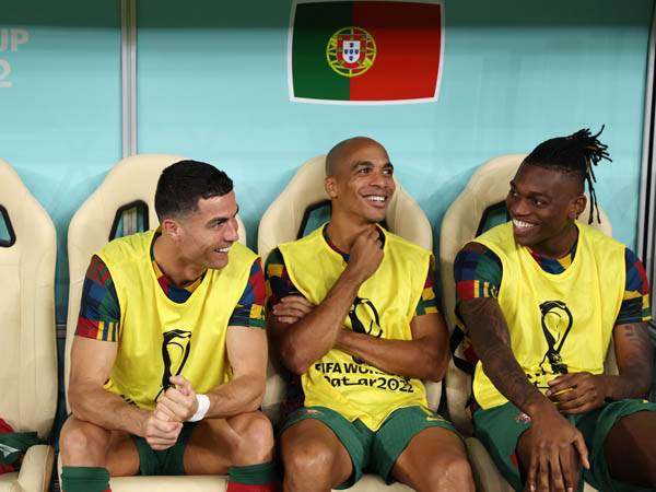 הכוכב שמר על אווירה טובה גם בספסל (Getty)