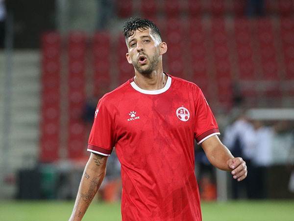 "מתחיל להחזיר לאלונה ברקת". מיכה (אלן שיבר)