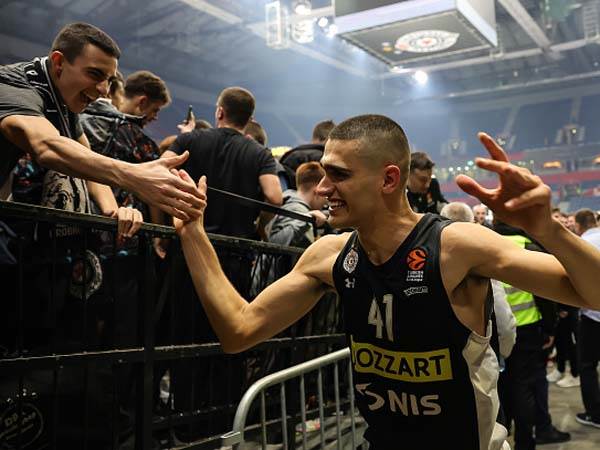 "רקד על הפרקט". מדר (GETTY)