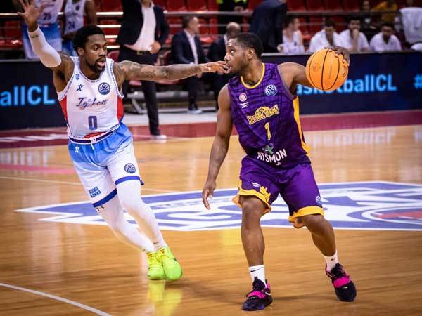 שליטה מוחלטת במשחק. רגלנד (פיב"א)