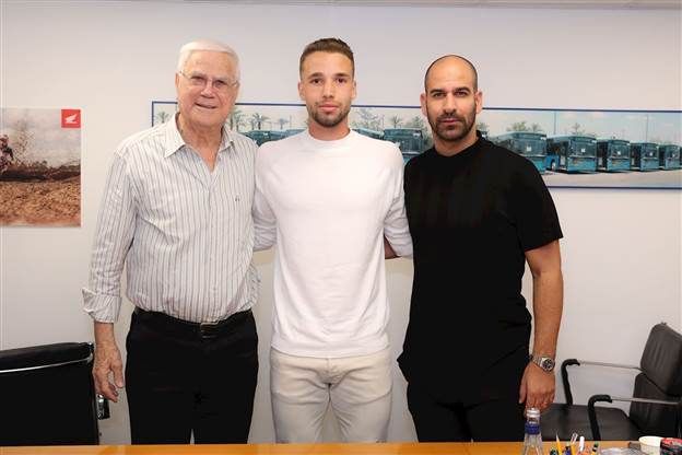 עכשיו הוא ירוק. זרגרי (האתר הרשמי של מכבי חיפה)