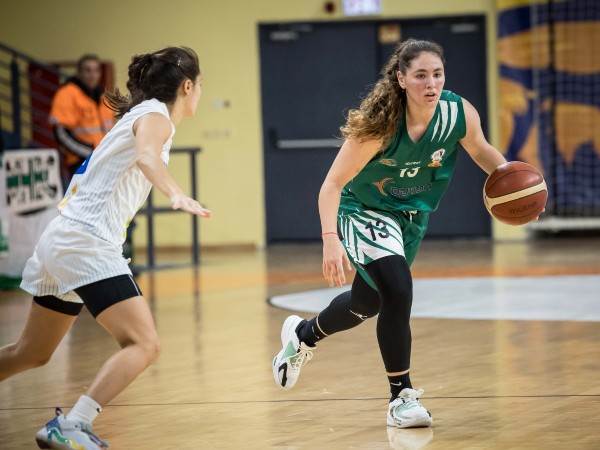 תמר זינגר עם הכדור (קרדיט: עודד קרני, איגוד הכדורסל)