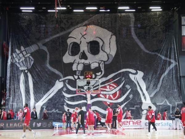 המנואלה בדרייב-אין. בקרוב גם בבלומפילד (אלן שיבר)