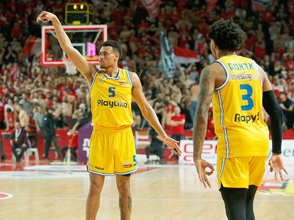 מכבי רוצה אותו לטווח הארוך. בולדווין (אלן שיבר)