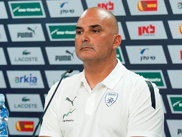 חזן מתכונן לקוסובו ושווייץ (אלן שיבר)