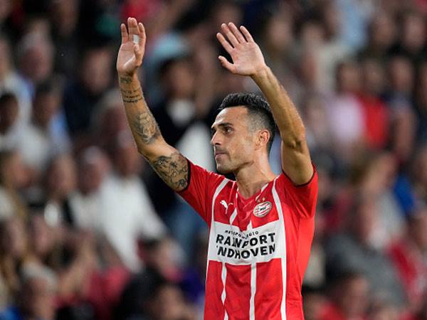 ערן זהבי במדי פ.ס.וו. ההולנדים כבר חוו חלוץ ישראלי (GETTY)