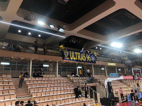 אוהדי מכבי ת"א כבר התמקמו ב"סאלה גדיסיו מדיסין" (getty)