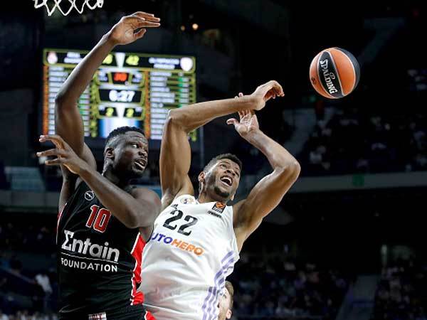 קרב הענקים (GETTY)