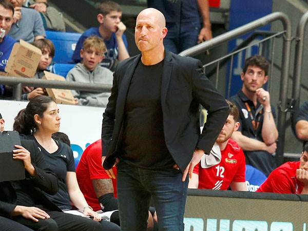 "מה שמייחד אותו זה האישיות שלו" (אלן שיבר)