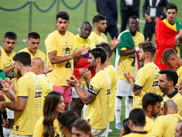 גרמו לדחיית טקס הנפת הגביע. שחקני בית"ר (אלן שיבר)