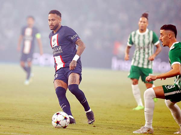 מול האליל הגדול שלו, ניימאר (אלן שיבר)