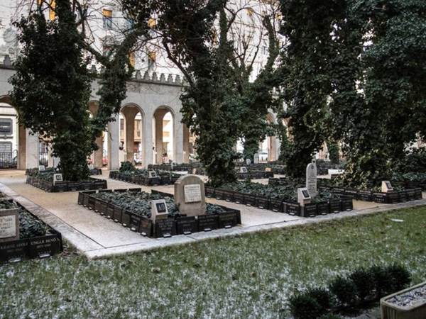 בית הקברות ליד בית הכנסת