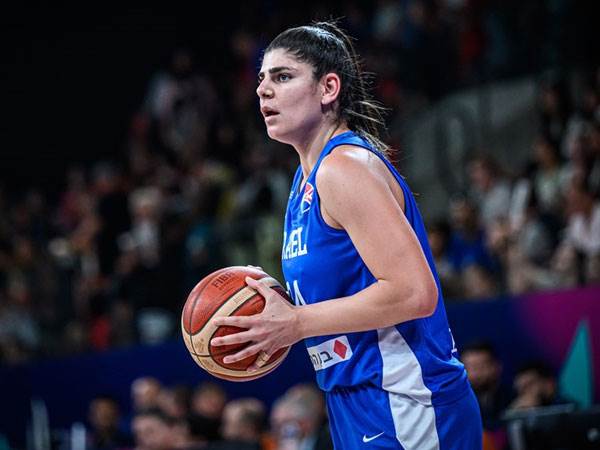 אחוזים נהדרים מהצבע לא הספיקו. רבר (אתר FIBA)