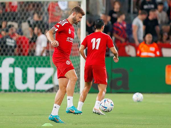 "הפועל ת"א לא רוצה אותו". גוטליב (אלן שיבר)