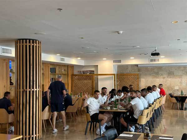 שחקני האמרון (מלון "קדם")