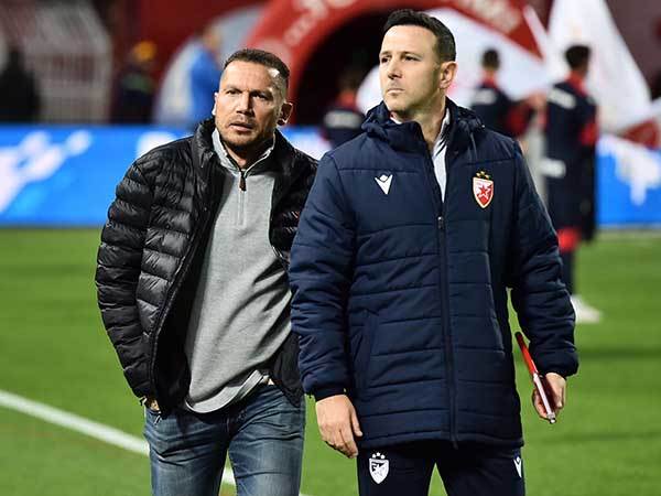 בכר וצרפתי. הפסגה בורחת (הכוכב האדום, רשמי)