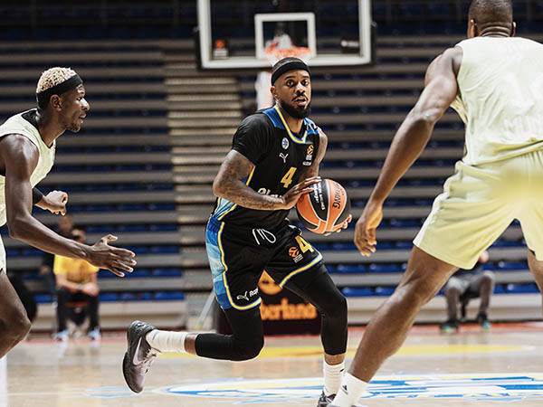 (באדיבות מכבי תל אביב)