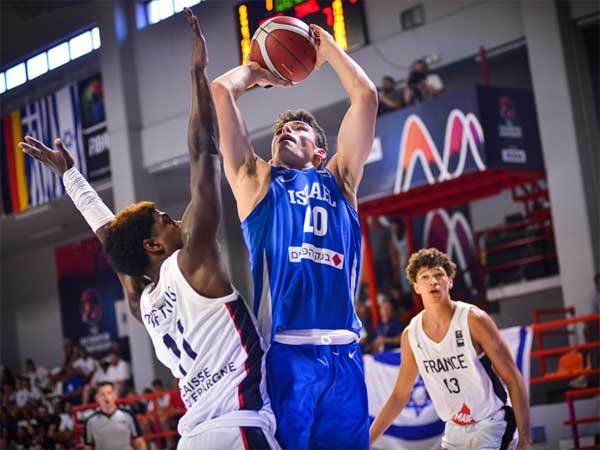 במדי הבחרת. הוביל את הנוער מרחק פסע מחצי הגמר (פיב"א)