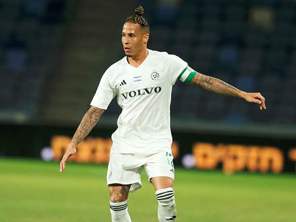 במצב אישי מורכב, אך יישאר. שרי (אלן שיבר)