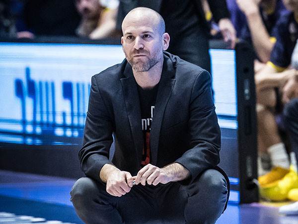 גאה בשחקניו. שרף (עודד קרני)