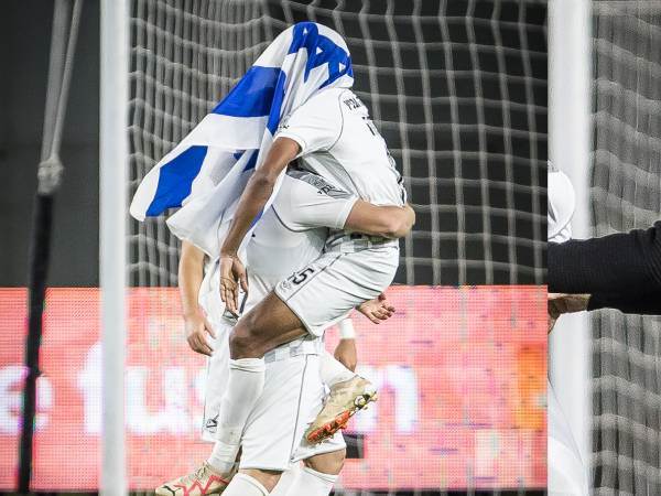 חגיגות בסיום (עודד קרני)