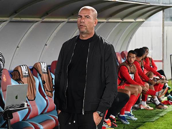 הקבוצה של אלי לוי מסתבכת (ברני ארדוב)