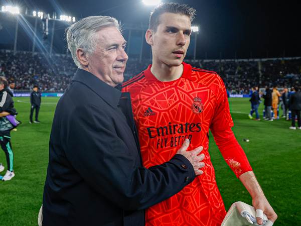 עם אנצ'לוטי. שם את מבטחו בלונין (Getty)