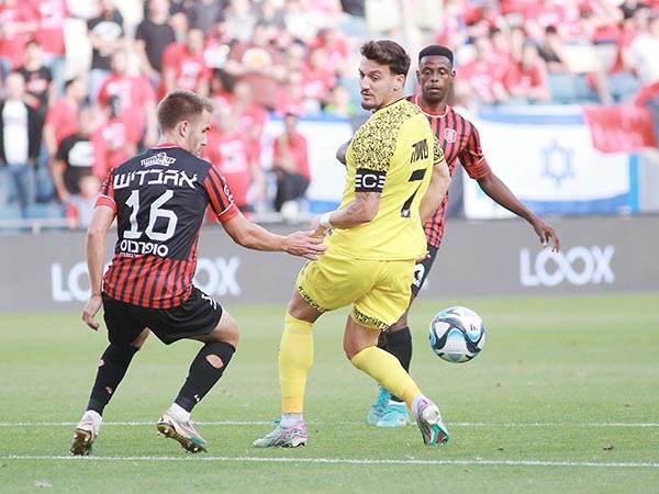 במחצית ראשונה ללא מצבים ממשיים (קובי אליהו)