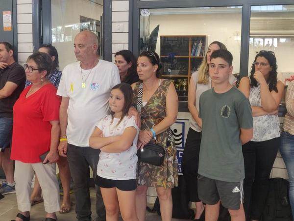 לואיס הר וקלרה מרמן עם המשפחה בטקס הפתיחה בגביע האביב | צילום: גיא דר