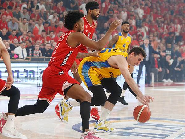 “הרבה כדורים ברחו לנו מהידיים“ (אלן שיבר)