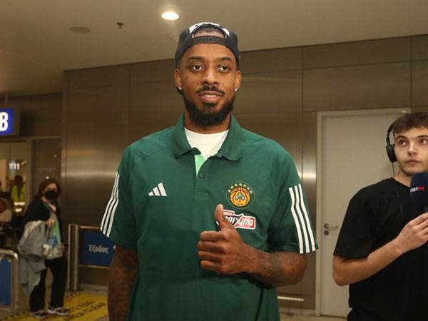 לורנזו בראון במדי פנאתינייקוס