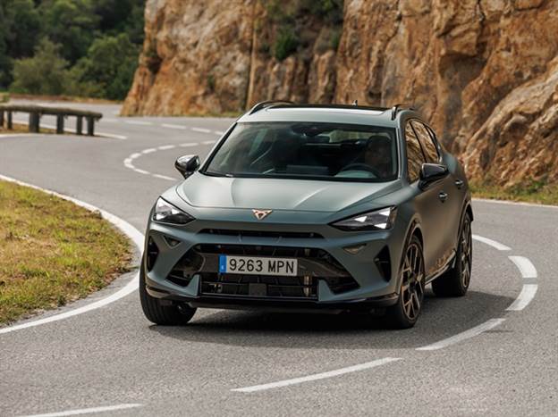 נדבק לאספלט