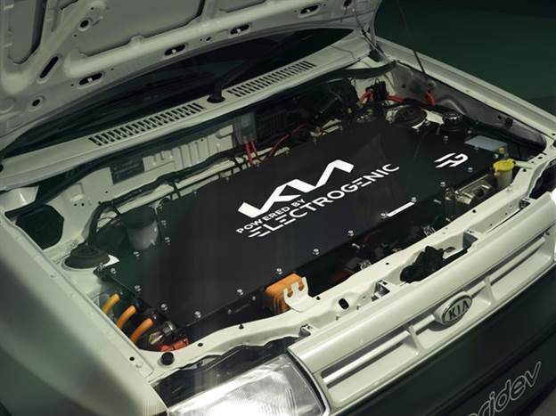 עקרו את מנוע הבנזין ובמקומו הציבו מנוע חשמלי חזק הרבה יותר. והמשקל?