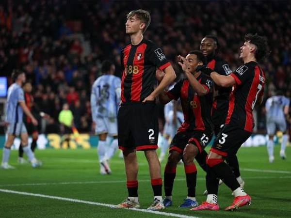 הויסן ושחקני בורנמות` חוגגים (Getty)