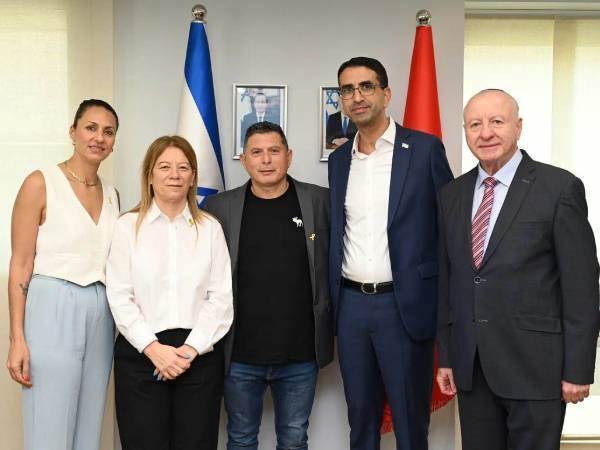 אדיבות - ברני ארדוב