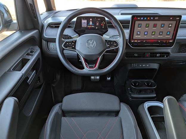 איכות חומרים סבירה וצריך להתרגל לתפעול בקרת האקלים מהמסך, מחזיקי הכוסות נמוכים ולא היינו מתנגדים למראות צד רחבות יותר