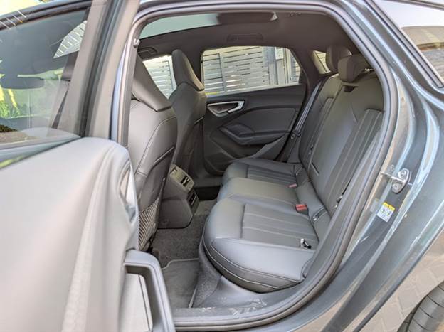 המרווח מאחור זהה, רק שהפעם יש משמעות לתעלת ההינע