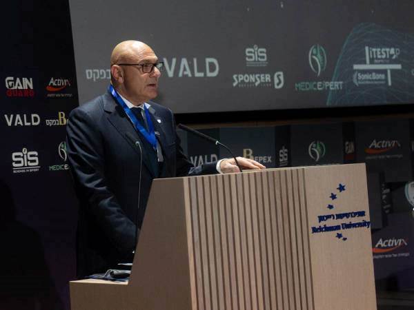 יו“ר ההתאחדות לכדורגל, שינו זוארץ (צילום: ההתאחדות לכדורגל)